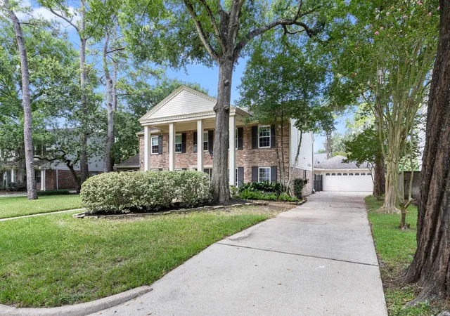 Photo 3 of Sale Pending at 14443 Twisted Oak Ln, Houston, TX 77079 | MLS# 7269696 | Listing updated on 2026-09-15