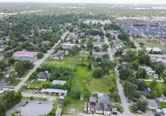 Photo 3 of Single family home for sale at 8537 Rannie Rd, Houston, TX 77080 | MLS# 24788384 | Listing updated on 2026-08-25