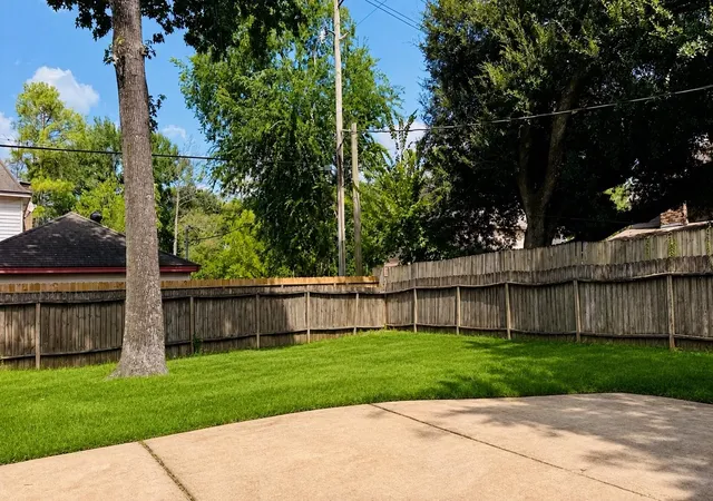 Photo 3 of Single family home for sale at 1407 Wagon Gap Trl, Houston, TX 77090 | MLS# 32130409 | Listing updated on 2026-09-21