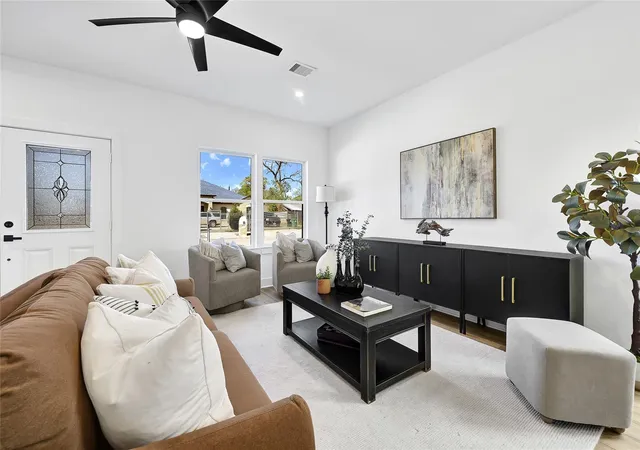 5th image of 2511 Garapan St, Houston, TX 77091 | MLS# 4941568