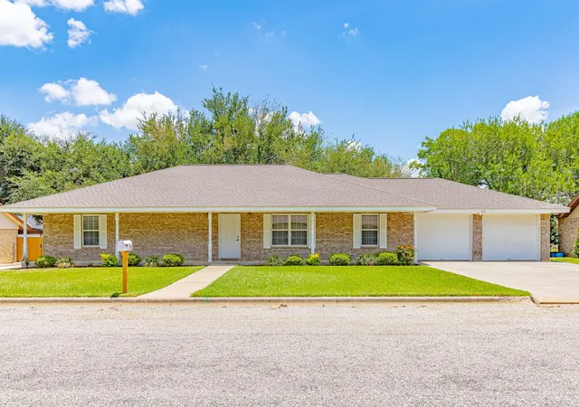 Homes for sale in Shiner, TX | 216 E Montana Dr, Shiner, TX 77984 | MLS# 10467309