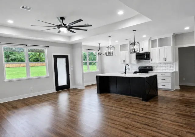 3rd image of 141 Summer Pl, Livingston, TX 77351 | MLS# 76394358