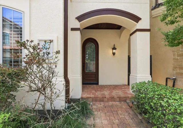 Photo 3 of Single family home for sale at 19 N Creekside Ct, Houston, TX 77055 | MLS# 68761709 | Listing updated on 2026-09-15