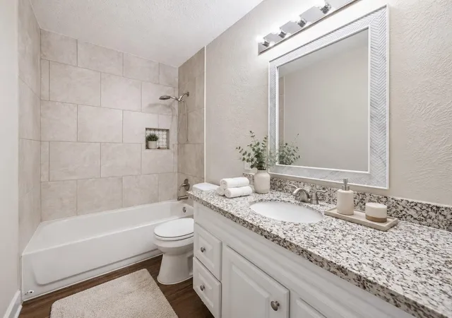 5th image of 113 E Witcher Ln, Houston, TX 77076 | MLS# 78233070