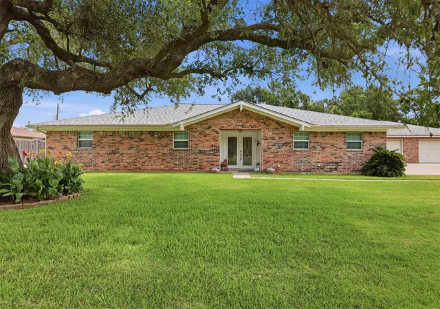 Homes for sale in Bridge City, TX | 186 Poinsettia St, Bridge City, TX 77611 | MLS# 32186703