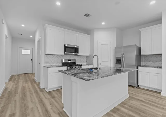 3rd image of 1022 Paddlefish Ln, Alvin, TX 77511 | MLS# 2319649