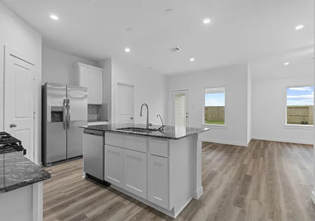 4th image of 1022 Paddlefish Ln, Alvin, TX 77511 | MLS# 2319649