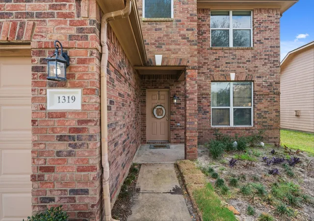 3rd image of 1319 Collier Point Ln, Fresno, TX 77545 | MLS# 91844749