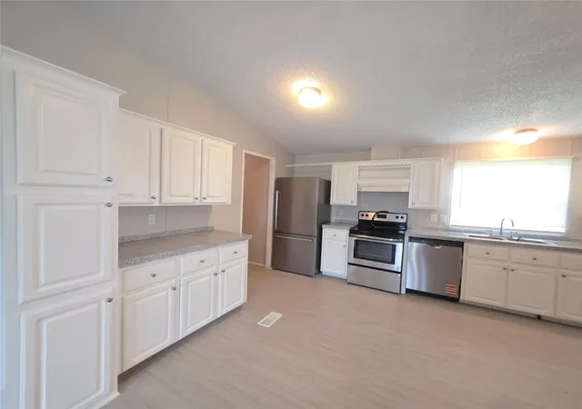 Photo 2 of Single family home for sale at 13024 Falling Oak Dr, Willis, TX 77318 | MLS# 24251904 | Listing updated on 2026-08-27