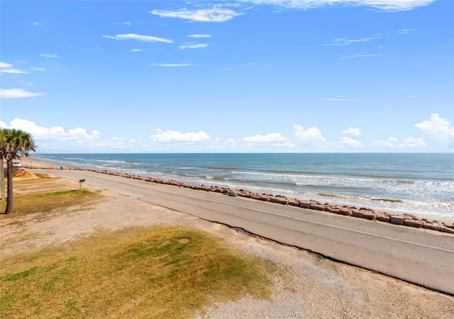 5th image of 314 Beach Dr, Freeport, TX 77541 | MLS# 81341263