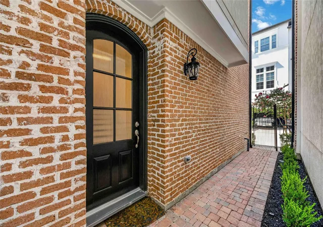 2nd image of 5723 Arabelle Lake, Houston, TX 77007 | MLS# 58204552