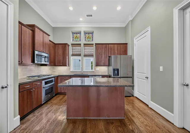 4th image of 5723 Arabelle Lake, Houston, TX 77007 | MLS# 58204552