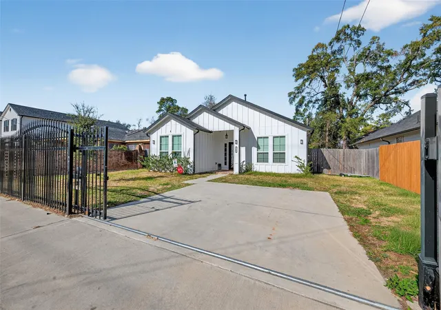 Photo 1 of Single family home for sale at 5121 Firnat St, Houston, TX 77016 | MLS# 90327353 | Listing updated on 2026-03-14
