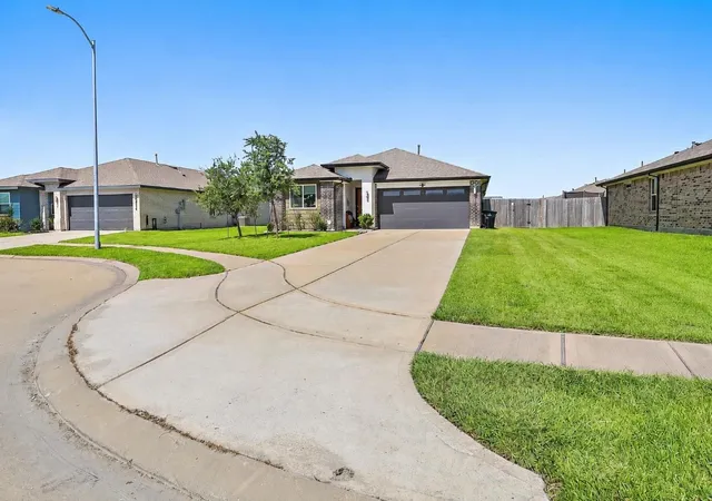 Photo 1 of Sale Pending at 407 Turtle Oak Ln, Baytown, TX 77523 | MLS# 89383886 | Listing updated on 2026-09-15