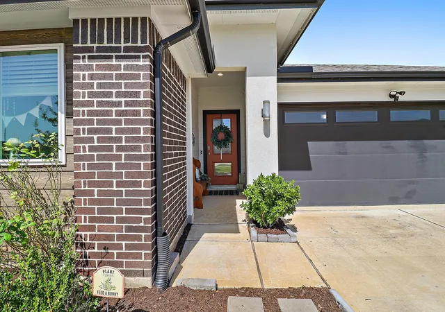 Photo 4 of Sale Pending at 407 Turtle Oak Ln, Baytown, TX 77523 | MLS# 89383886 | Listing updated on 2026-09-15