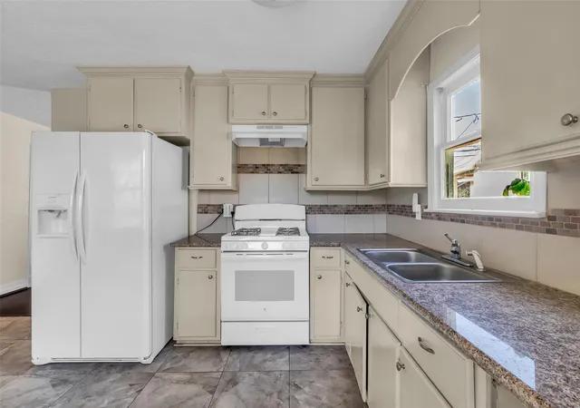1st image of 131 E 31st 1/2 St, Houston, TX 77018 | MLS# 81278178