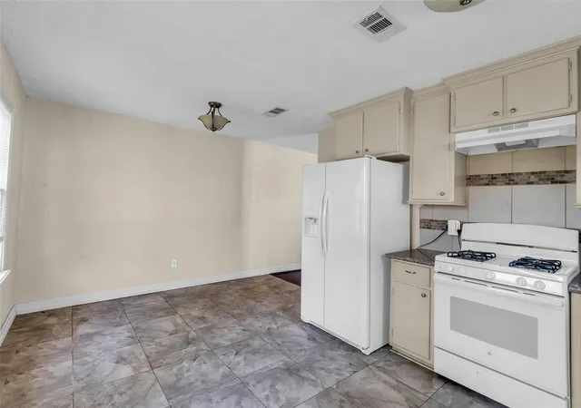 2nd image of 131 E 31st 1/2 St, Houston, TX 77018 | MLS# 81278178