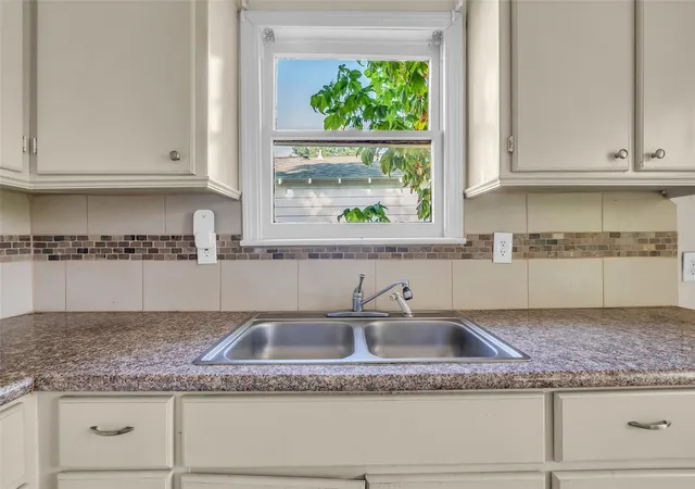3rd image of 131 E 31St 1/2 St, Houston, TX 77018 | MLS# 81278178