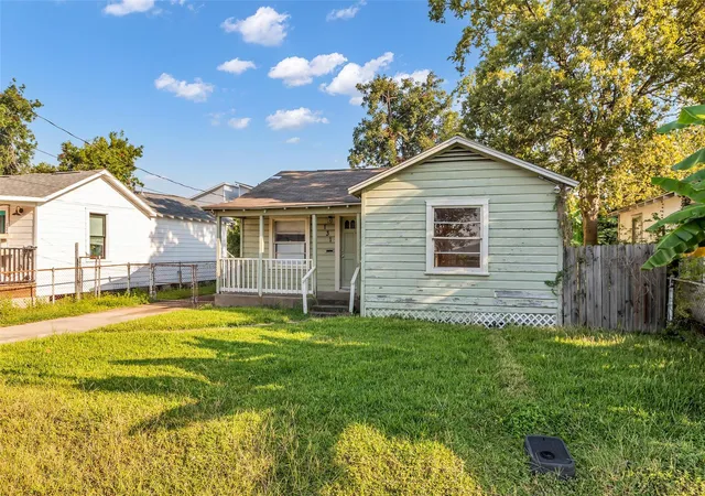 4th image of 131 E 31St 1/2 St, Houston, TX 77018 | MLS# 81278178