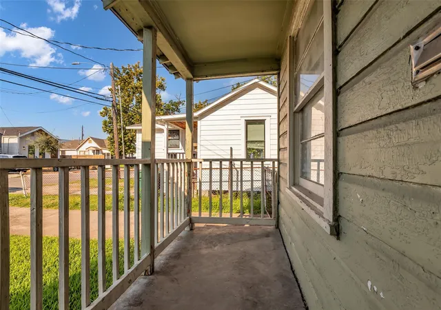 5th image of 131 E 31St 1/2 St, Houston, TX 77018 | MLS# 81278178