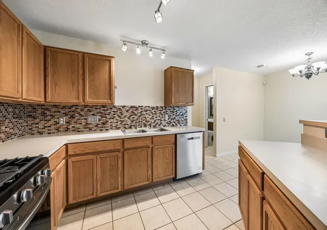 5th image of 527 Cypresswood Knl, Spring, TX 77373 | MLS# 64078681
