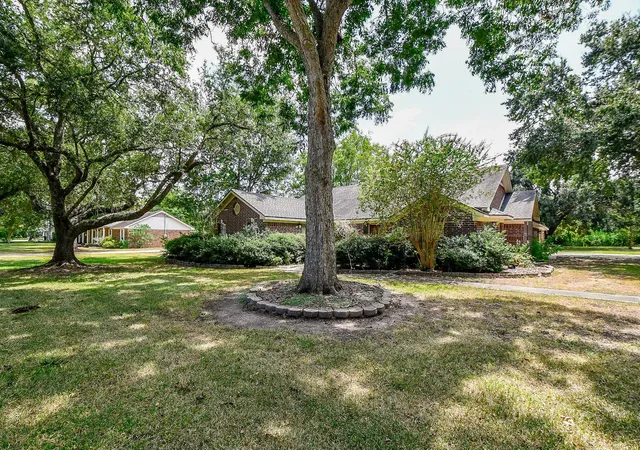 Photo 3 of Single family home for sale at 25121 Lakeview Rd, Katy, TX 77494 | MLS# 4829078 | Listing updated on 2026-09-18