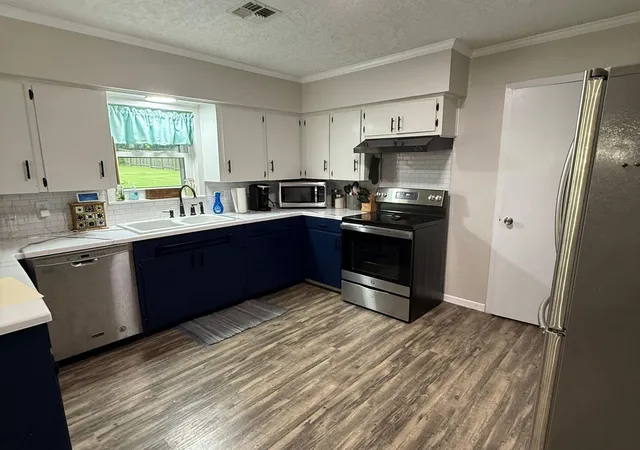Photo 2 of Single family home for sale at 215 N Mechanic St, Bellville, TX 77418 | MLS# 13148406 | Listing updated on 2026-07-24