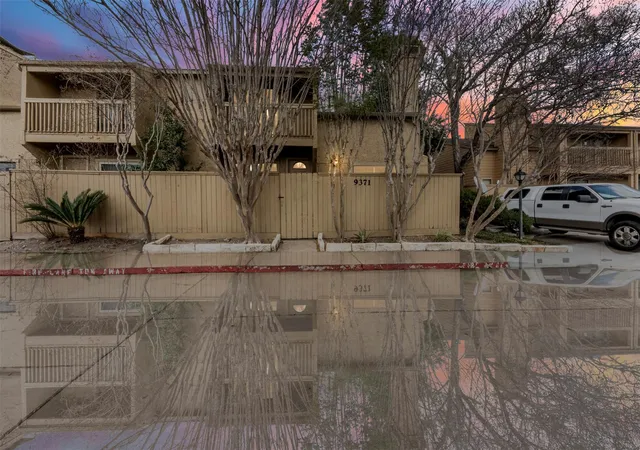 2nd image of 9371 Pagewood Ln, Houston, TX 77063 | MLS# 60946303