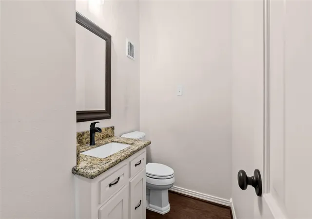 Photo 4 of Townhouse for sale at 9621 Longmont Dr, Houston, TX 77063 | MLS# 42977296 | Listing updated on 2026-08-21