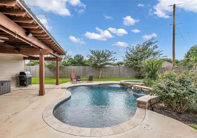 Homes for sale in Conroe, TX | 31803 Forest Park Trl, Conroe, TX 77385 | MLS# 70415831