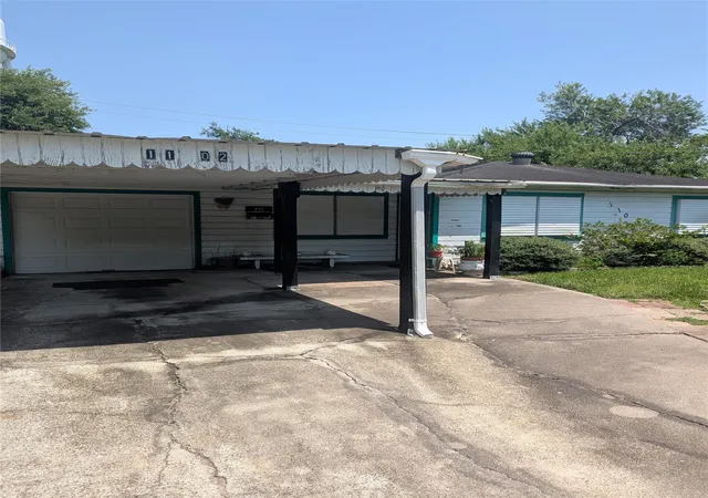 2nd image of 1102 Appomattox Dr N, Texas City, TX 77591 | MLS# 46770292