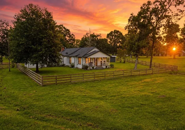 1st image of 100 E Hill Ranch Ln, New Waverly, TX 77358 | MLS# 92070617