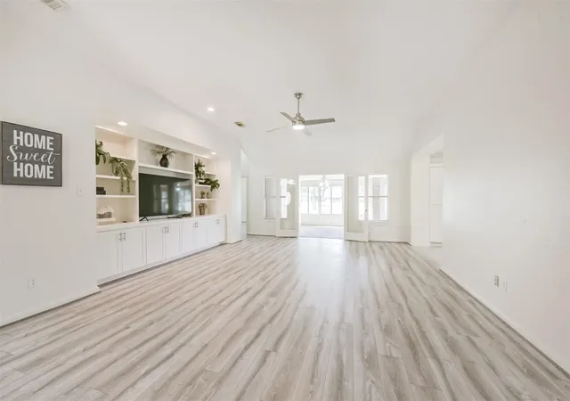 Homes for sale in Pearland, TX | 3810 E Peach Hollow Cir, Pearland, TX 77584 | MLS# 18668876