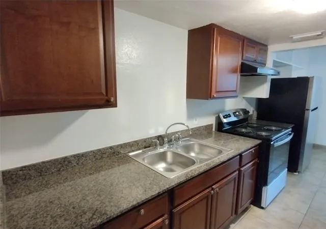 4th image of 5154 Markwood Ln, Houston, TX 77053 | MLS# 46867172