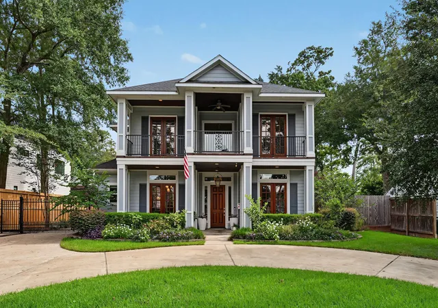 Photo 1 of Single family home for sale at 818 W 43rd Street, Houston, TX 77018 | MLS# 62391700 | Listing updated on 2026-09-13