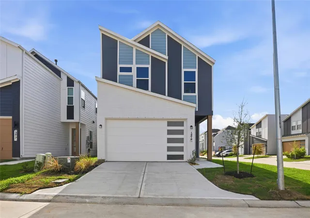 1st image of 13219 Retiro Dr, Houston, TX 77047 | MLS# 57348525