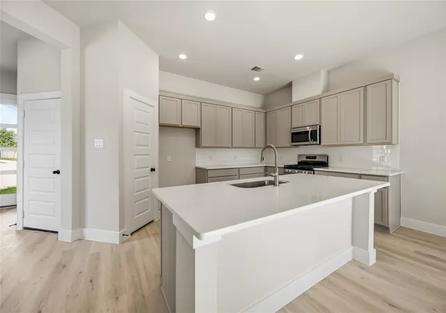 4th image of 13219 Retiro Dr, Houston, TX 77047 | MLS# 57348525