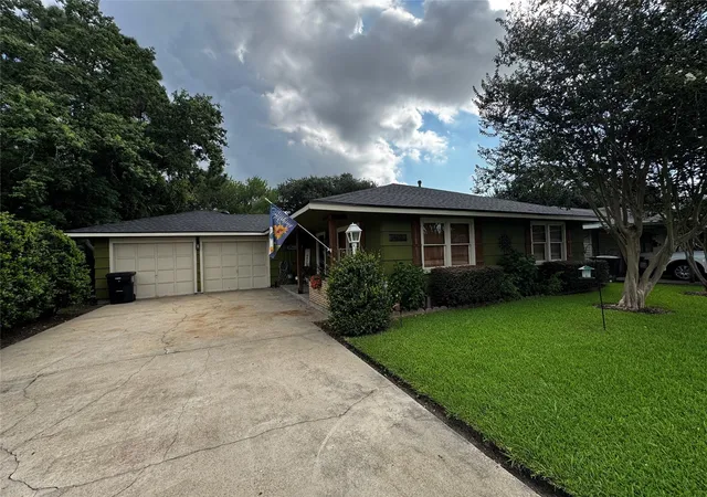2nd image of 4530 Boyd Ave, Groves, TX 77619 | MLS# 43432418