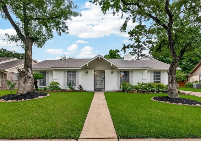 Photo 1 of Single family home for sale at 5207 Bent Bough Ln, Houston, TX 77088 | MLS# 4961087 | Listing updated on 2026-08-27