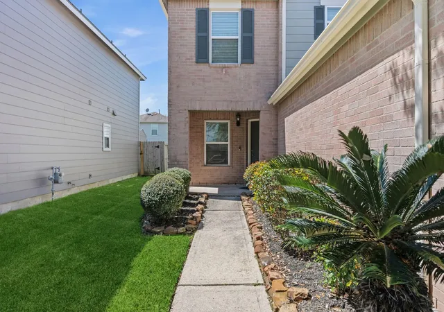 Photo 3 of Single family home for sale at 6615 Green Pear Ln, Houston, TX 77049 | MLS# 40155673 | Listing updated on 2026-09-08