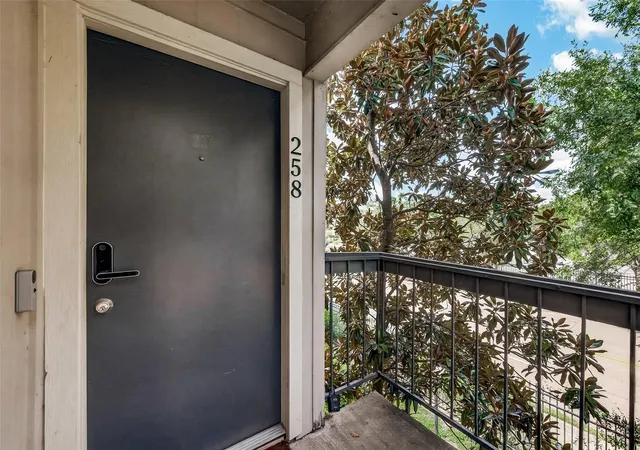 Photo 3 of Condo for sale at 7900 N Stadium Dr #258, Houston, TX 77030 | MLS# 95484410 | Listing updated on 2026-09-13