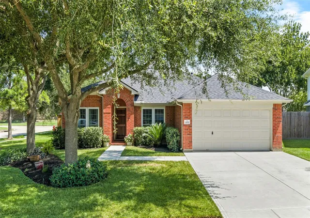 1st image of 3001 Meadow Bay Dr, Dickinson, TX 77539 | MLS# 28523664