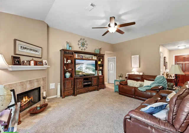 4th image of 3001 Meadow Bay Dr, Dickinson, TX 77539 | MLS# 28523664