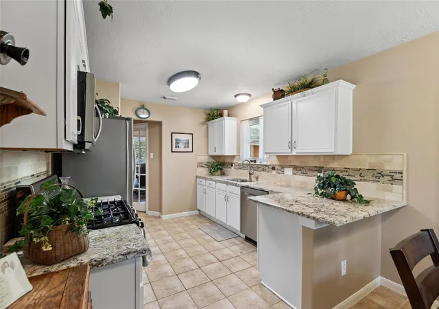 5th image of 3001 Meadow Bay Dr, Dickinson, TX 77539 | MLS# 28523664