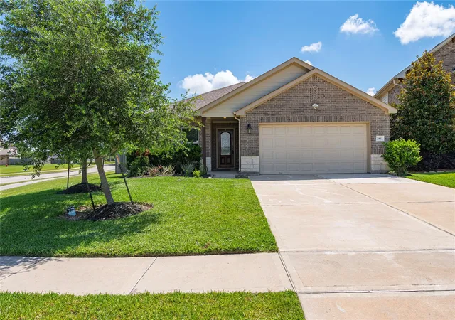 Homes for sale in Dickinson, TX | 2832 Cross Colony Dr, Dickinson, TX 77539 | MLS# 54456456