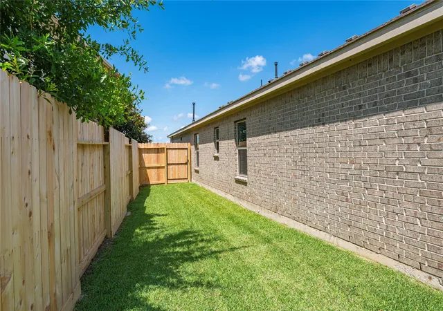 Homes for sale in Dickinson, TX | 2832 Cross Colony Dr, Dickinson, TX 77539 | MLS# 54456456