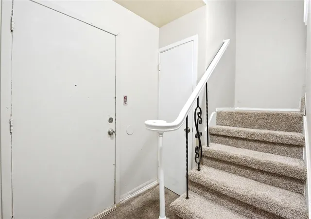 Listing Photo 2 - Condo for sale in building located at 6200 W Tidwell Rd, Houston, TX 77092 - Unit #1205