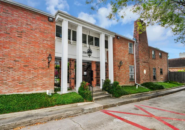 46th image of 2711 Briarhurst Dr #18, Houston, TX 77057 | MLS# 86790664