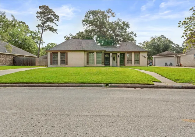 Homes for sale in Crosby, TX | 16126 Spinnaker Dr, Crosby, TX 77532 | MLS# 52459366