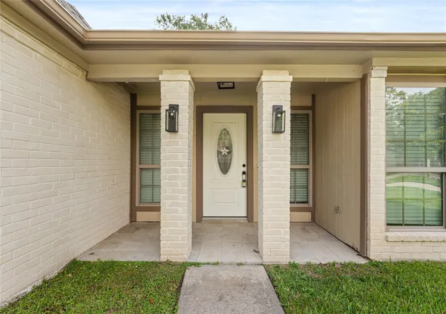 Homes for sale in Crosby, TX | 16126 Spinnaker Dr, Crosby, TX 77532 | MLS# 52459366